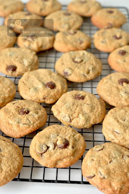 best crispy chewy chocolate chip cookies