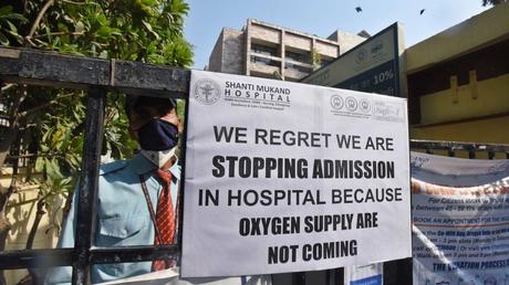 Covid-19 in India: Patients struggle at home as hospitals choke Covid-19 in India: Patients struggle at home as hospitals choke