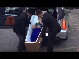 29 photos of celebrities in their coffins. This Drop Dead Gorgeous Teen Went To Prom In A Coffin Youtube