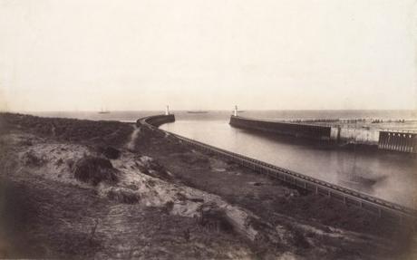 Early photography: Entrance to the Port of Boulogne – Edouard Baldus