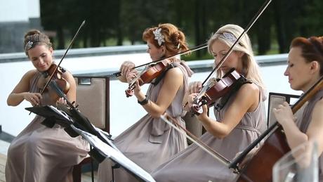 What kind of events do string quartets play for?