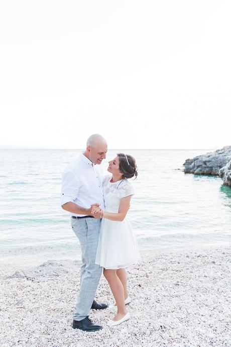 romantic-beach-elopement-Lefkada-island_11