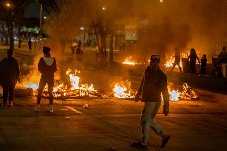 There were road blocks, fires and riots in southern Bogotá on Tuesday after a week of protests and strikes over tax reforms proposed by the Colombian government.