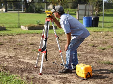 How Do the Land Surveyors Work Through the Common Weather Conditions?