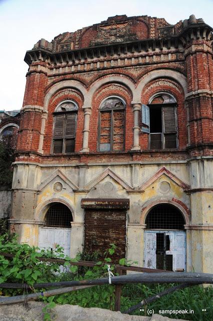 Bharat Insurance Building !!