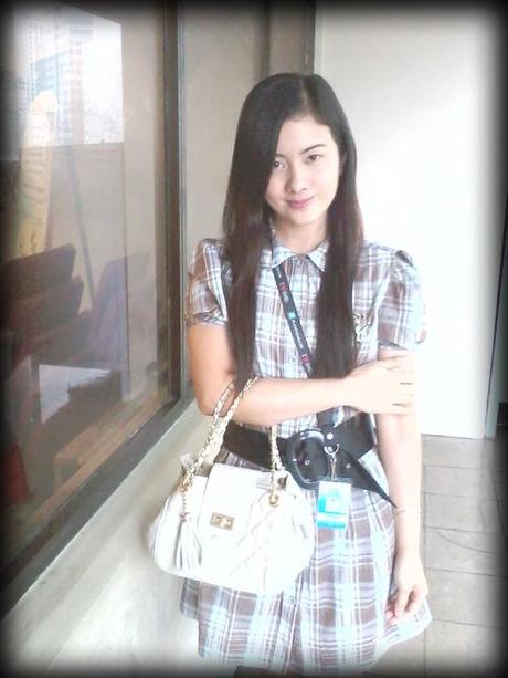 Sorry everyone its was raining so hard … its so difficult to get in to a dressy outfit and have shoots. I hope everyone is safe. Please stay home if you’re planning to go out. Keep in touch with colleagues if you must. Lets all pray for safety. 