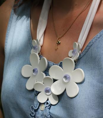 Flower ribbon necklace