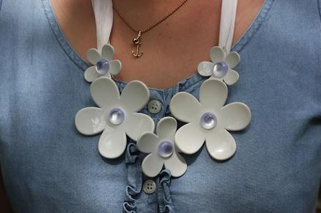 Flower ribbon necklace