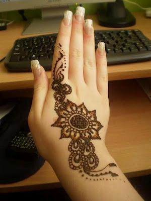 Stylish Eid Hand Mehndi Designs 2012 For Girls