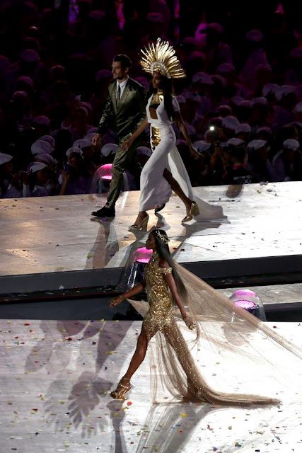 Supermodels at the Olympics Closing Ceremony