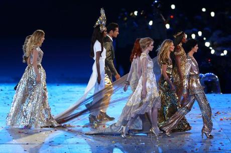 Supermodels at the Olympics Closing Ceremony