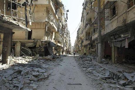 A street in Aleppo following clashes between Free Syrian Army fighters and forces loyal to Syria's President Bashar Al-Assad. Photo: Zohra Bensemra / Reuters.