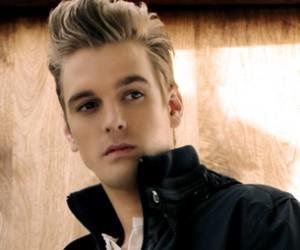 “Prince of Pop” Aaron Carter is at it again