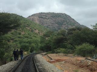 58) Makalidurga – Railway Trek: (13/7/2012)