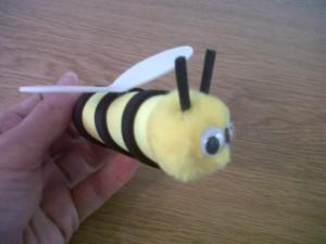 9 300x225 How to make a bee finger puppet