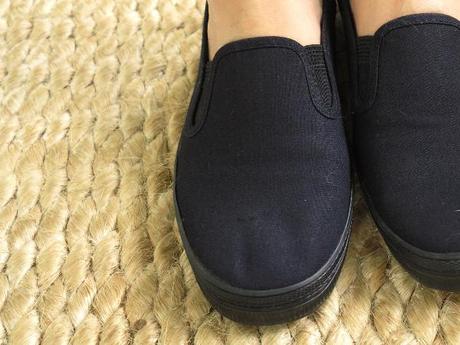 payless black non slip shoes