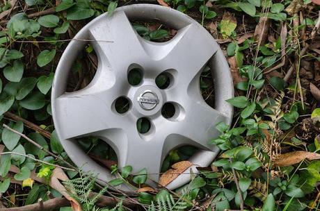 nissan hubcap