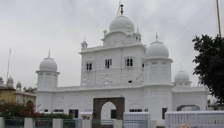 Nehru Rose Garden In Ludhiana Is A Treat To The Eyes. Read How!