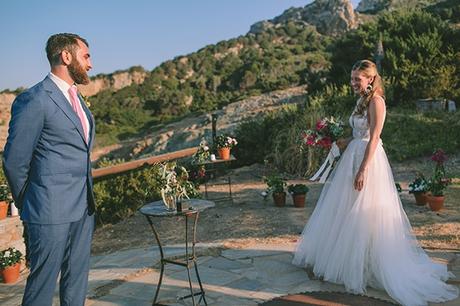 dreamy-destination-wedding-greece-vibrant-pops-bougainvillea-blossoms_17