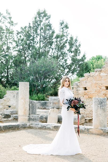 Chic and moody wedding in Nicosia with lush florals and modern elements│ Christina & Dimitris chic-moody-wedding-nicosia-llush-florals-modern-elements_04x