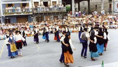 Best Experiences & Festivals To Attend Best Experiences & Festivals To Attend