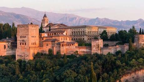 Best Experiences & Festivals To Attend Best Experiences & Festivals To Attend