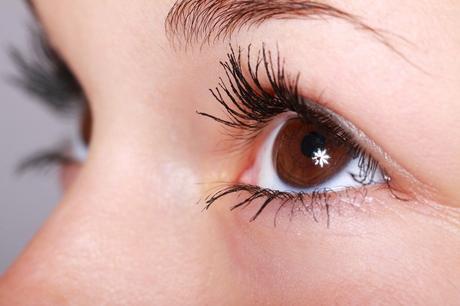 How to Take Care of Your Eyelashes for Thick, Full Lashes
