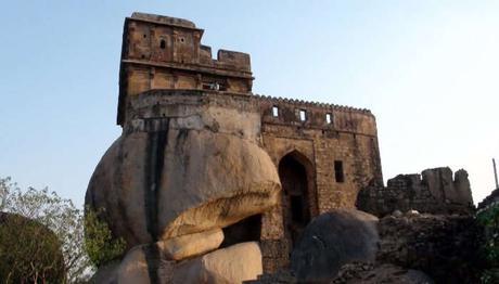 Visit The Madan Mahal Fort To Know What Royalty Feels Like