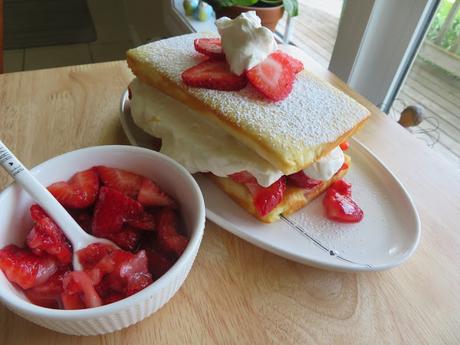 Strawberry Sponge Cake