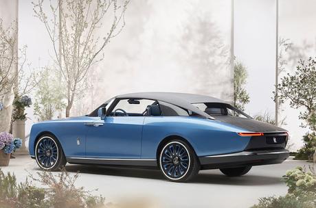 Rolls-Royce introduces ultimate luxury car !