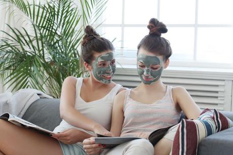 6 Beauty Benefits of Using Cosmetic Face Masks