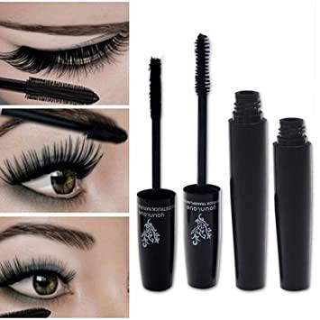 Preparing-To-Apply-Mascara