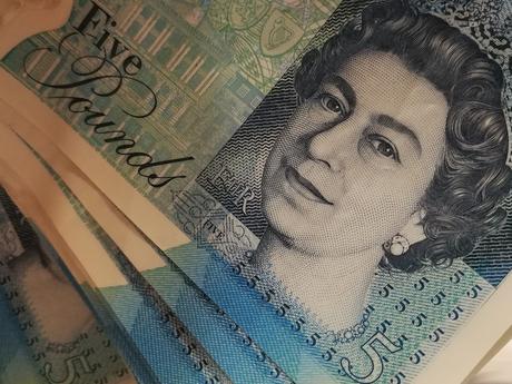 Pound to Euro Higher As Business Activity and GDP Rises