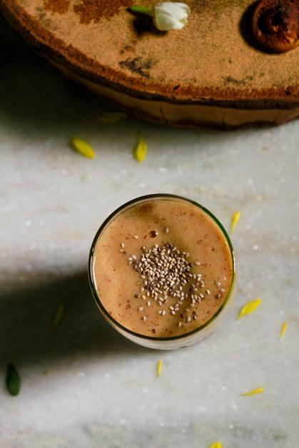 fig banana smoothie | dried fig smoothie