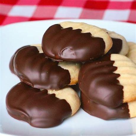 We have the 25 best freezable cookies and unique candies that you can make ahead to freeze. Christmas Cookies That Freeze Well Recipe / bar cookies ...