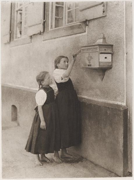 Early photography: The Letter Box – Alfred Stieglitz
