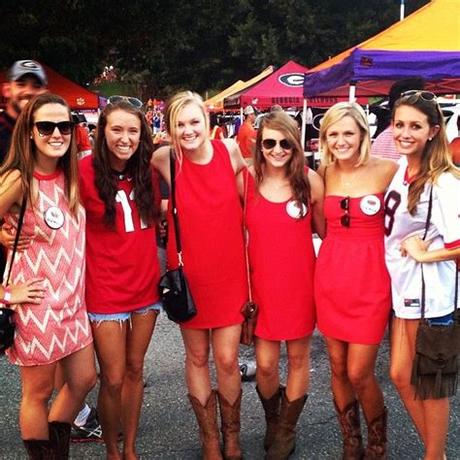 The first day on your new college campus is going to be awesome and exciting, but also slightly terrifying. UGA game day | College gameday outfits, Football outfits ...