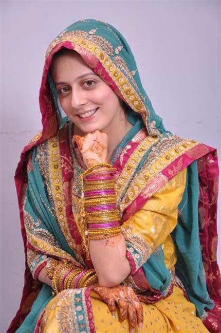 Bridal Mehndi Dresses 2012 for Pakistani Brides a Courteous Collection for Hymeneals
