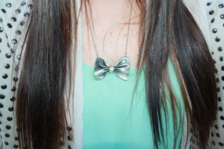 bow necklace