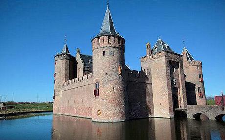12 Wonderful Water Castles