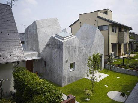 House in Kohoku by Torafu architects