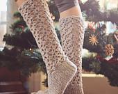 Crochet PATTERN for socks (pdf file) - Christmas Morning Socks - monpetitviolon