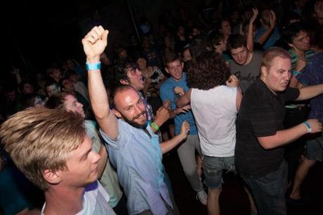 fang mhow 8 FANG ISLAND PLAYED MUSIC HALL OF WILLIAMSBURG [PHOTOS]