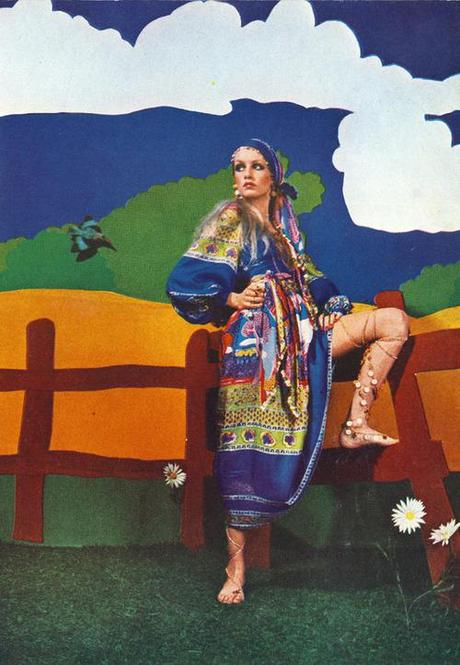 I’ve never been much of a Twiggy aficionado, but this morning, I’m into the images her manager and lover, Justin de Villeneuve, took of her in his house. 
(This is my favorite, but it’s a Getty image, and I can’t find a ripped copy anywhere in the wilds of the Internet.)