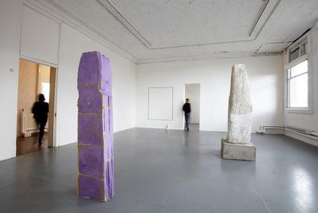 “In the photograph that the Peter Blum gallery sent out to announce the opening of Esther Kläs’s exhibition Better Energy at MoMA PS1, three of the artist’s totemic sculptures – turquoise, charcoal and yellow, respectively – are depicted on a rooftop overlooking the skyline of Manhattan, as if paying homage to the city. Mistakenly thinking that this was an image of the installation, I was informed at the ticket counter that the PS1 rooftop is not open to the public.”
I quite liked aspects of Esther Kläs’s Better Energy at PS1 MoMA, which I reviewed for the September issue of ArtReview. She’s part of a group of young, female sculptors that are doing something related to the apotheosis of materials and their own bodies, that I can’t articulate into words because it’s probably not a valid theory. Kind of like Brancusi only with bitches. And I mean bitches in an empowering way.
Anyway, you can read the rest of the review here. 