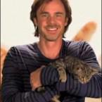 Sam Trammell is a hot dude with…. a kitten