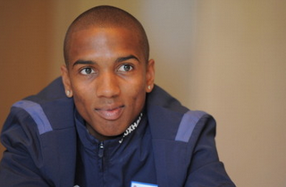 Ashley Young Secures Manchester United Move