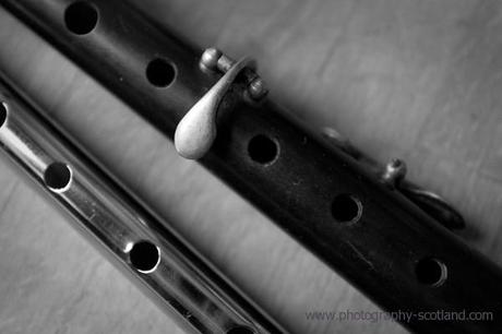 Photo - wooden piccolo and tin whistle (black and white)