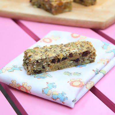 Dried fruits and seeds bars