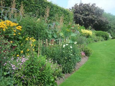 English Country Garden – June 2011